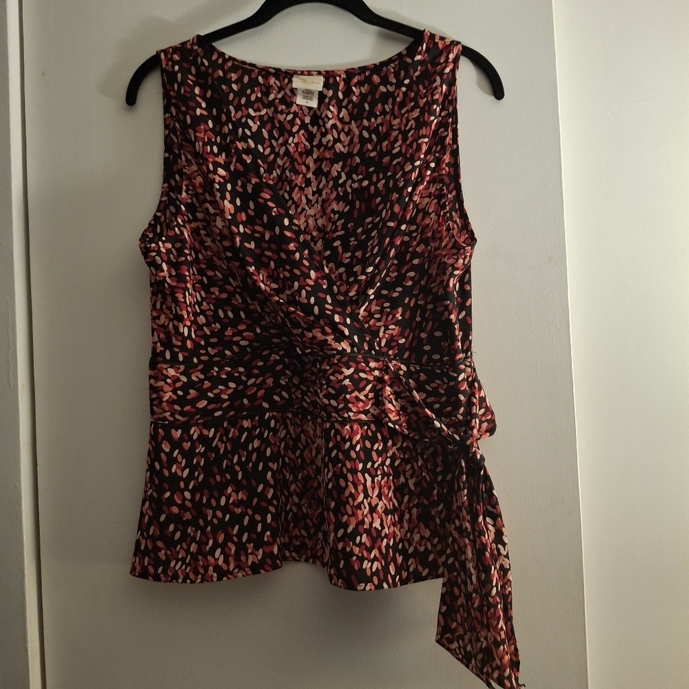 Covington V-neck Faux Wrap Women's Black, Peach & Red Patterned Top